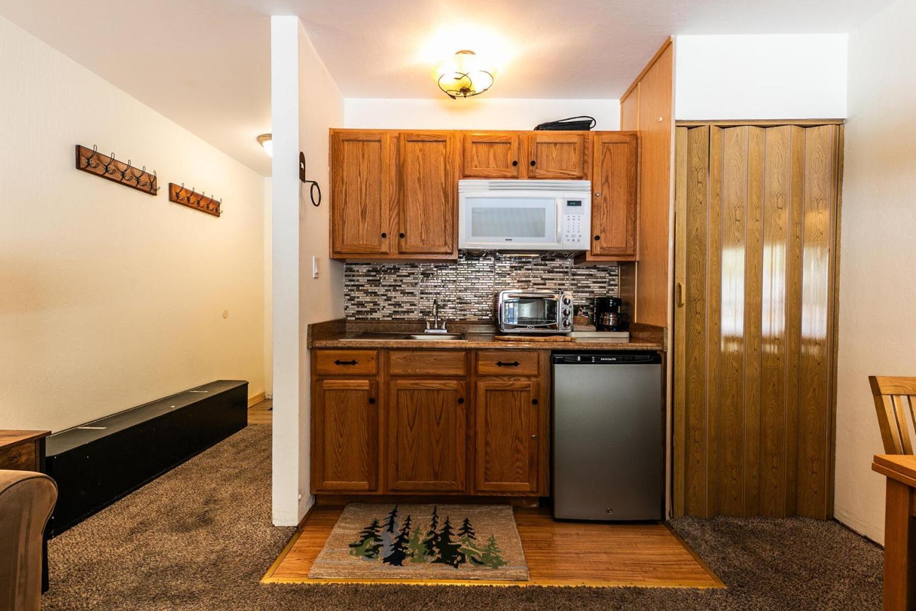 Cozy Studio W/Kitchenette And Balcony #212 At Donner Lake Village Truckee Exterior photo